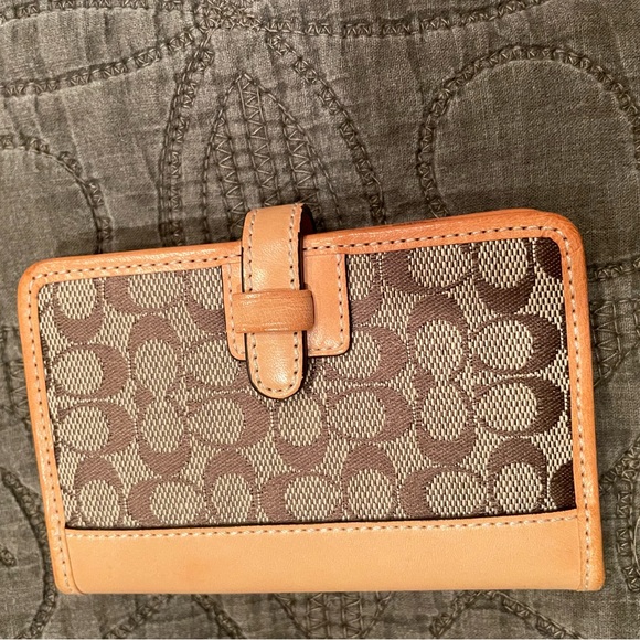 COACH Demi Hampton Shoulder Bag - Picture 9 of 11